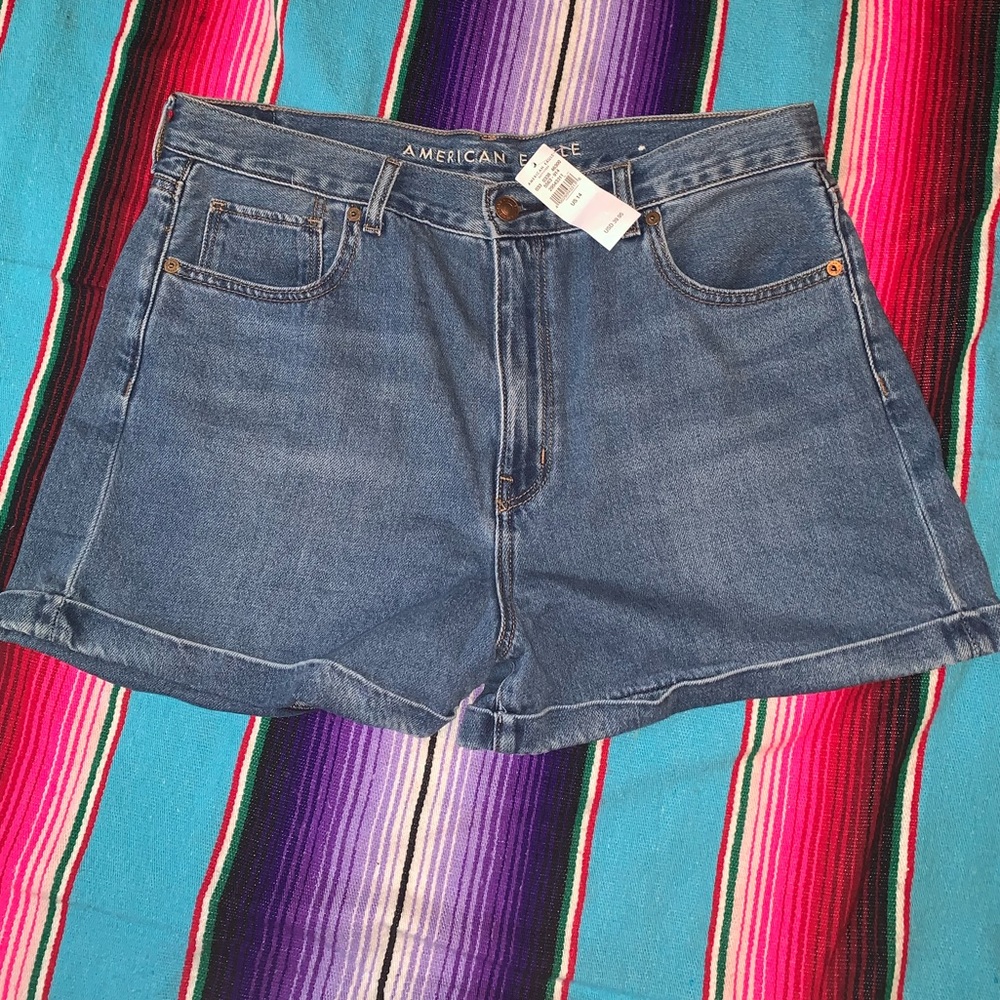 AEO Mom Short
